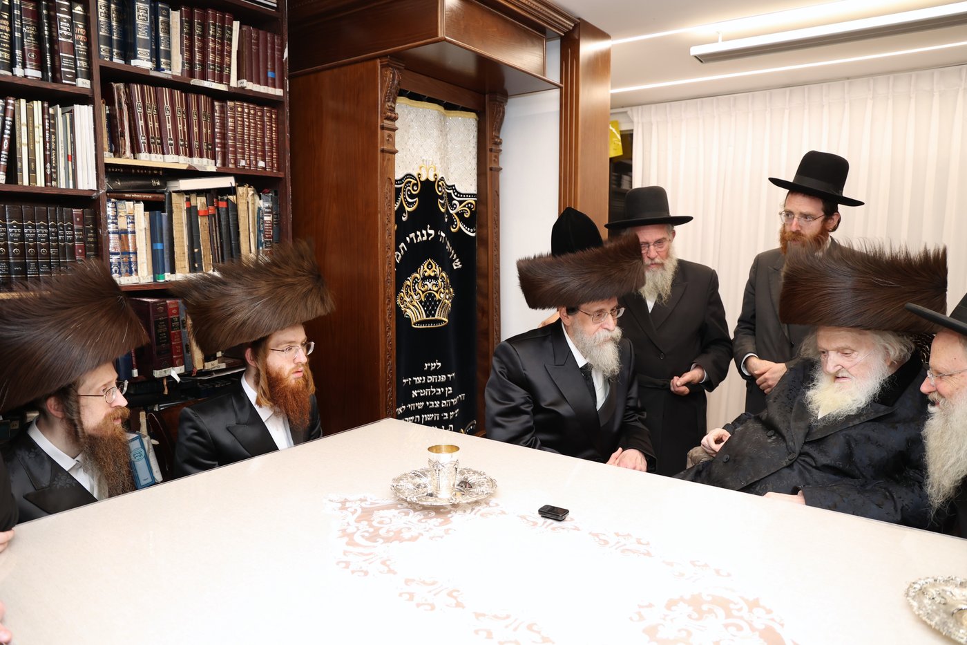 האדמו"ר מבאיאן בביקור אצל הגר"מ שטרנבוך