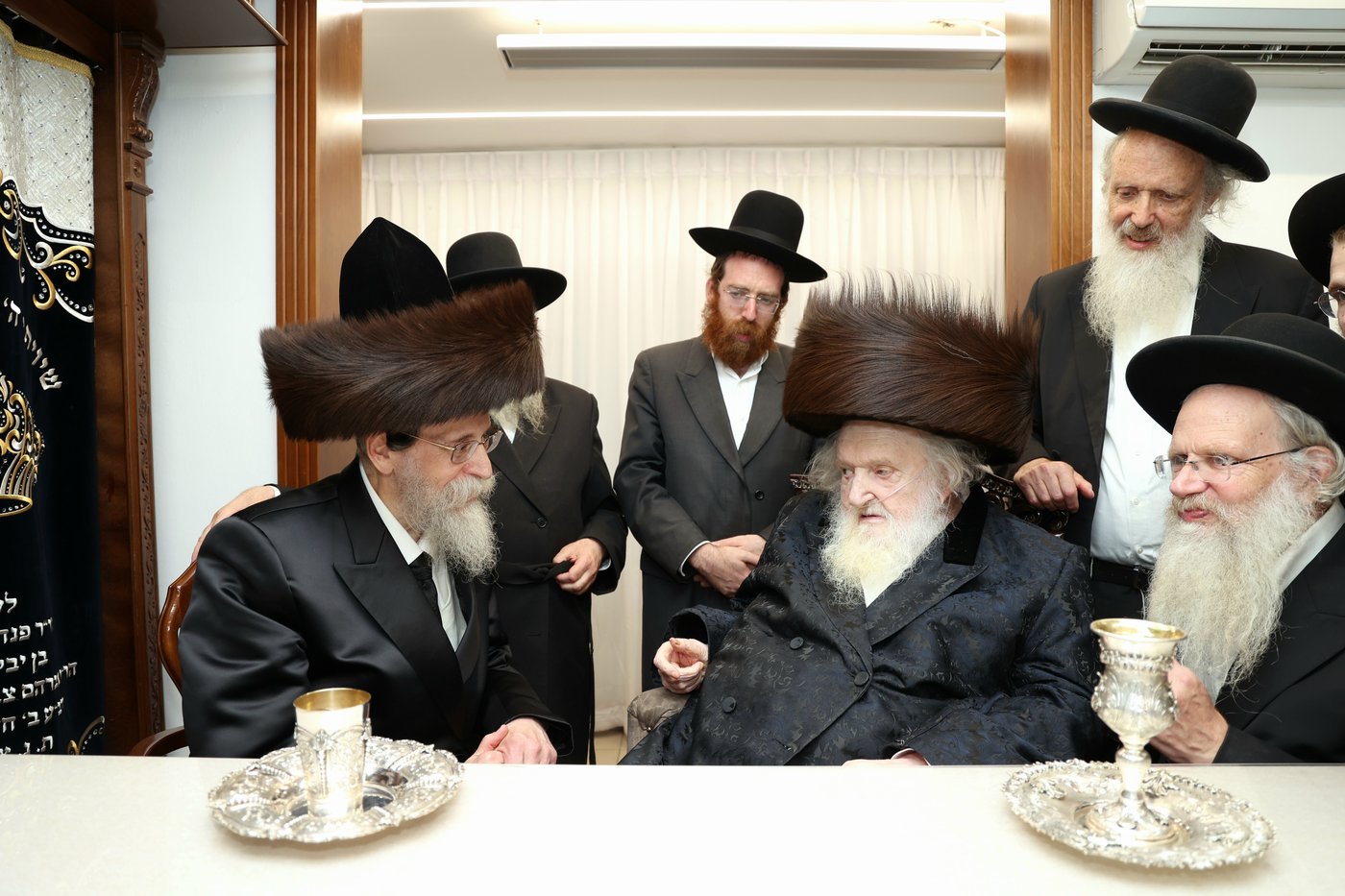 האדמו"ר מבאיאן בביקור אצל הגר"מ שטרנבוך