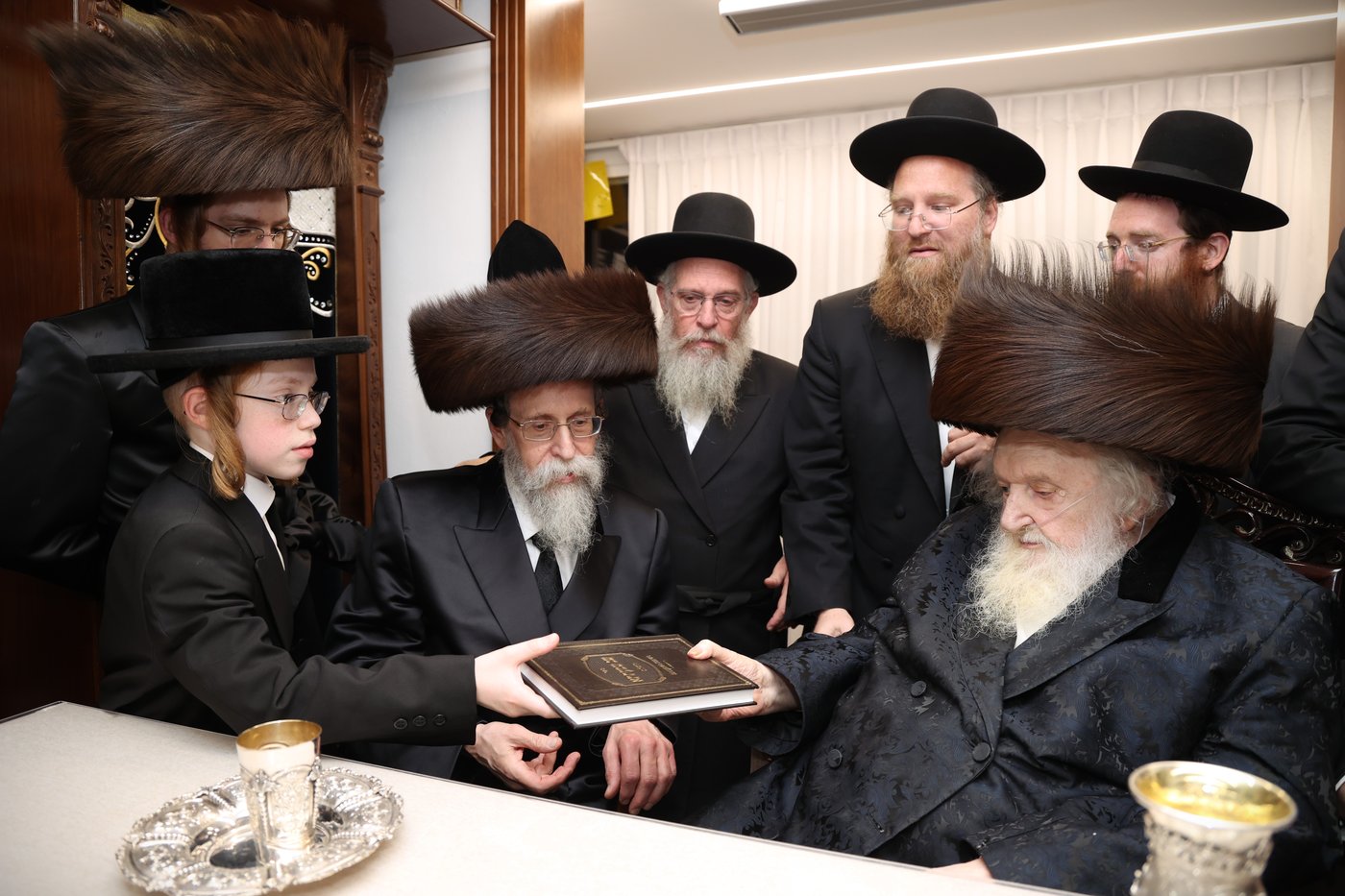 האדמו"ר מבאיאן בביקור אצל הגר"מ שטרנבוך