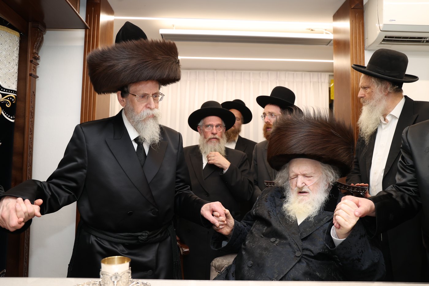 האדמו"ר מבאיאן בביקור אצל הגר"מ שטרנבוך