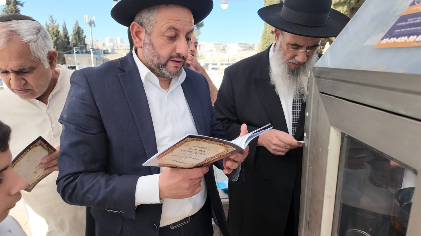 הגר"מ צדקה בעליה לציון אביו זצ"ל ביום ההילולא