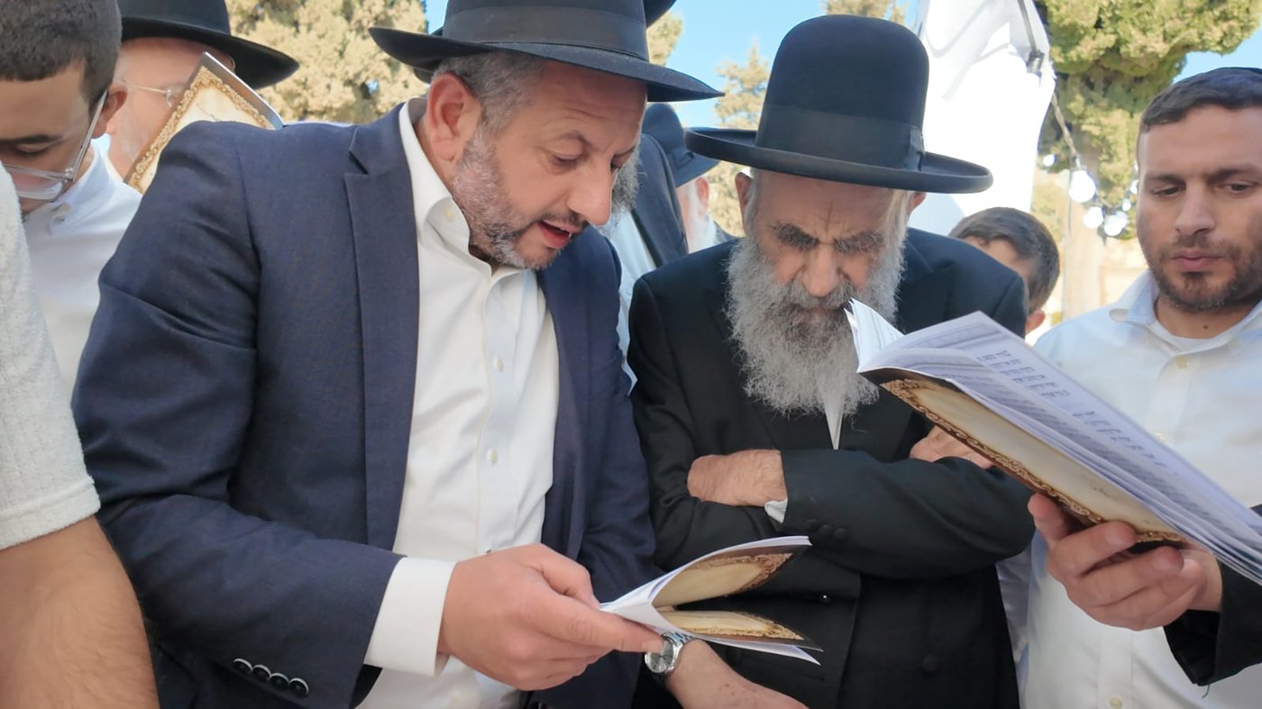 הגר"מ צדקה בעליה לציון אביו זצ"ל ביום ההילולא