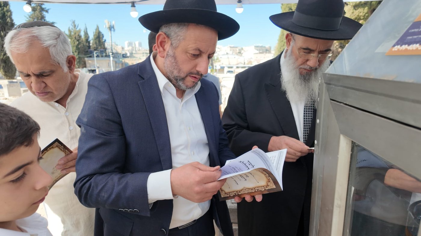 הגר"מ צדקה בעליה לציון אביו זצ"ל ביום ההילולא