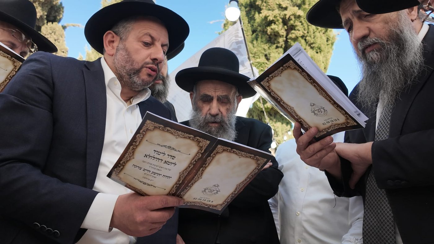 הגר"מ צדקה בעליה לציון אביו זצ"ל ביום ההילולא