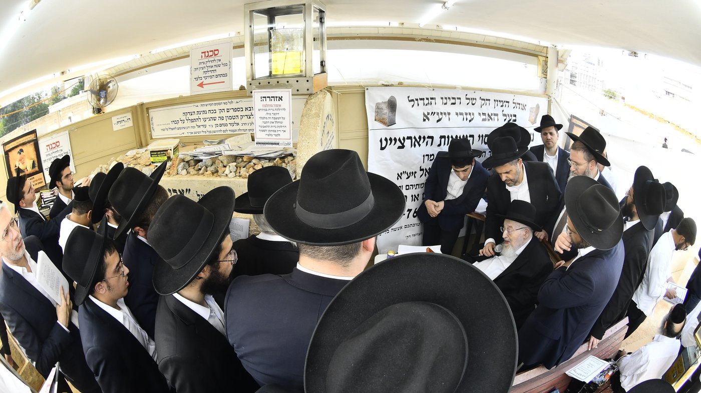 עליה לציון ראש הישיבה הגראמ"מ שך זצ"ל