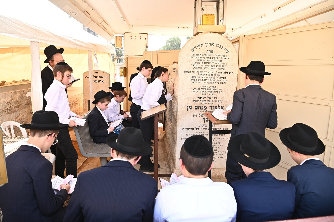 עליה לציון ראש הישיבה הגראמ"מ שך זצ"ל