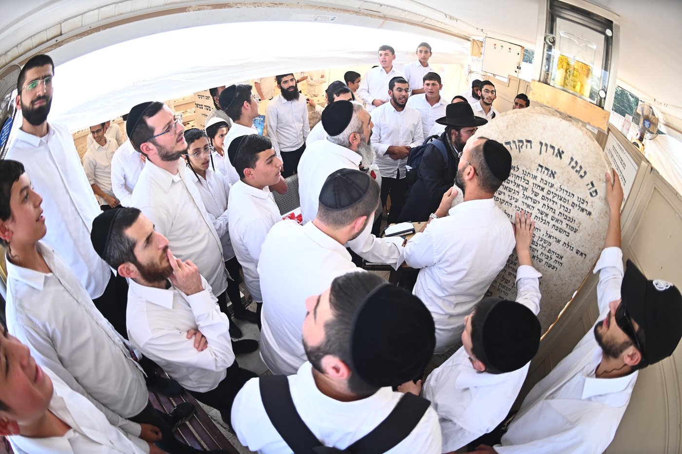 עליה לציון ראש הישיבה הגראמ"מ שך זצ"ל