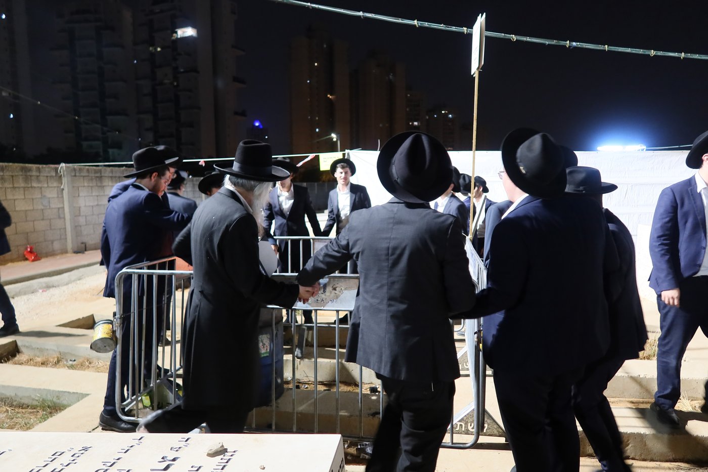 עליה לציון ראש הישיבה הגראמ"מ שך זצ"ל