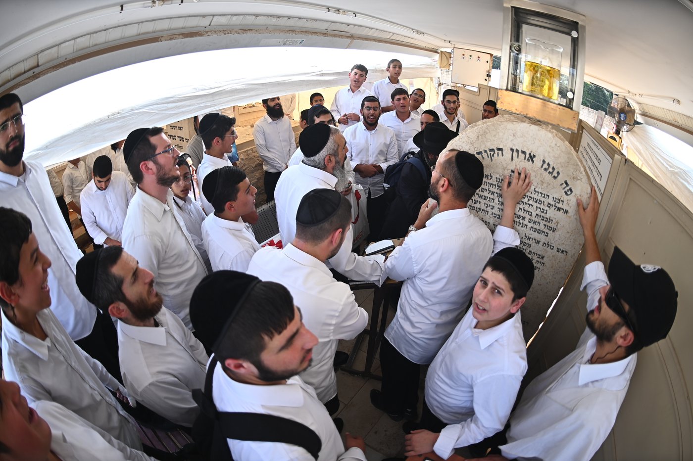 עליה לציון ראש הישיבה הגראמ"מ שך זצ"ל