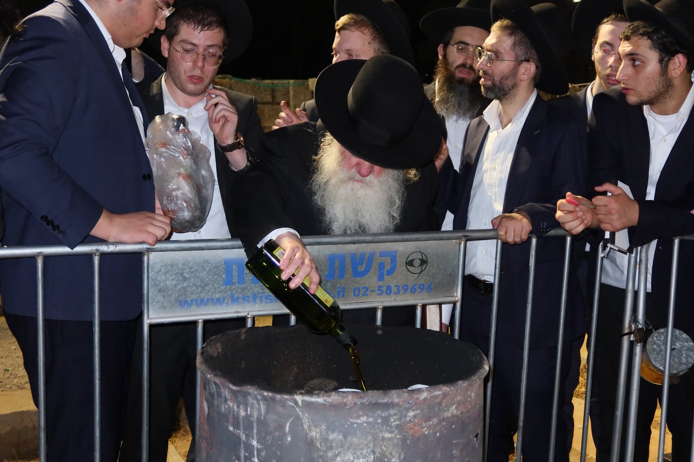 עליה לציון ראש הישיבה הגראמ"מ שך זצ"ל