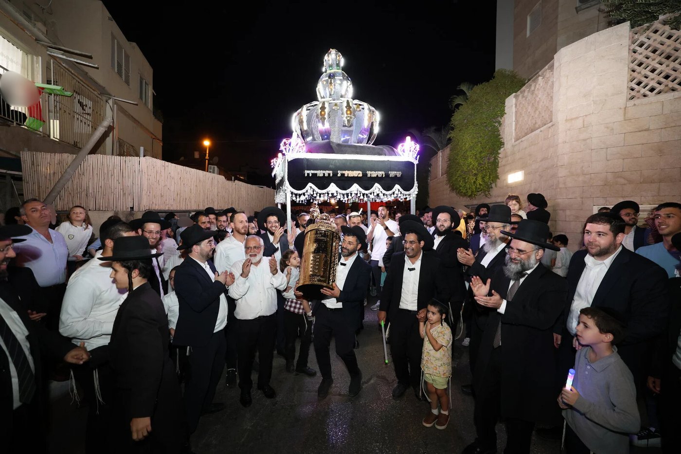 הכנסת ס"ת לקהילת 'חזון יוסף'