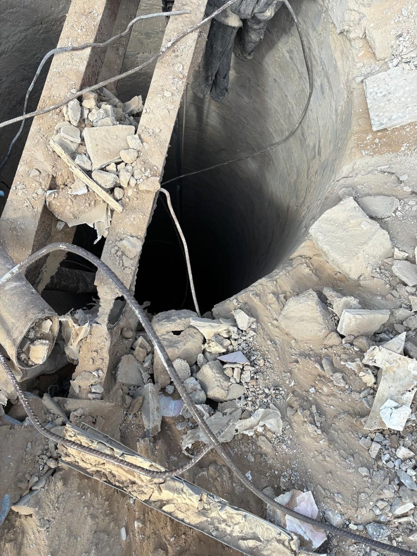 פיר מנהרה של ארגון הטרור חמאס שאותר על-ידי הכוחות במרחב הקו הצהוב בחאן יונס