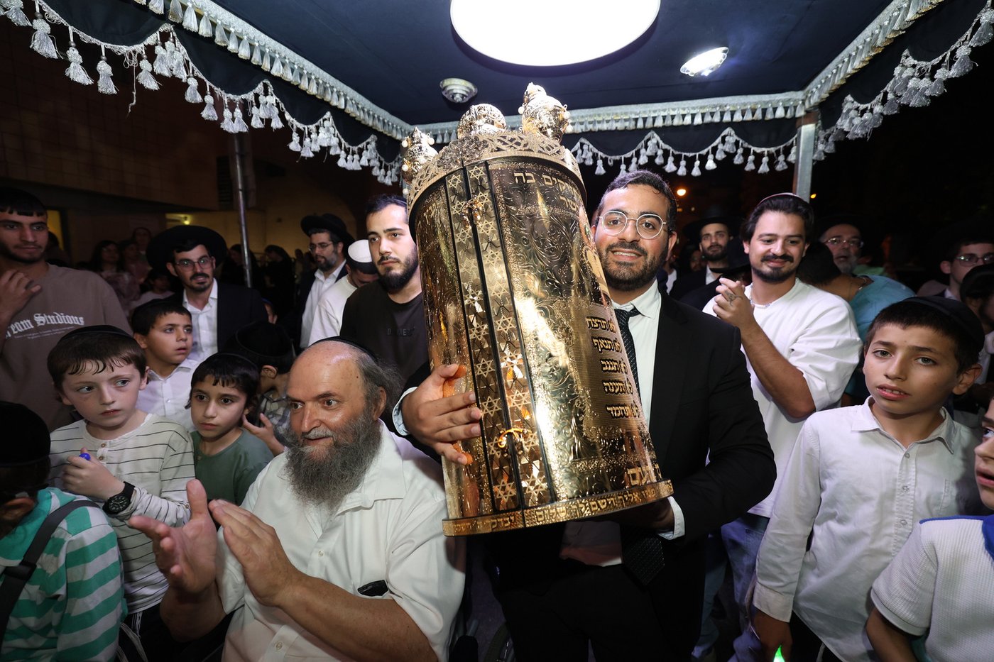 הכנסת ס"ת לקהילת 'חזון יוסף'