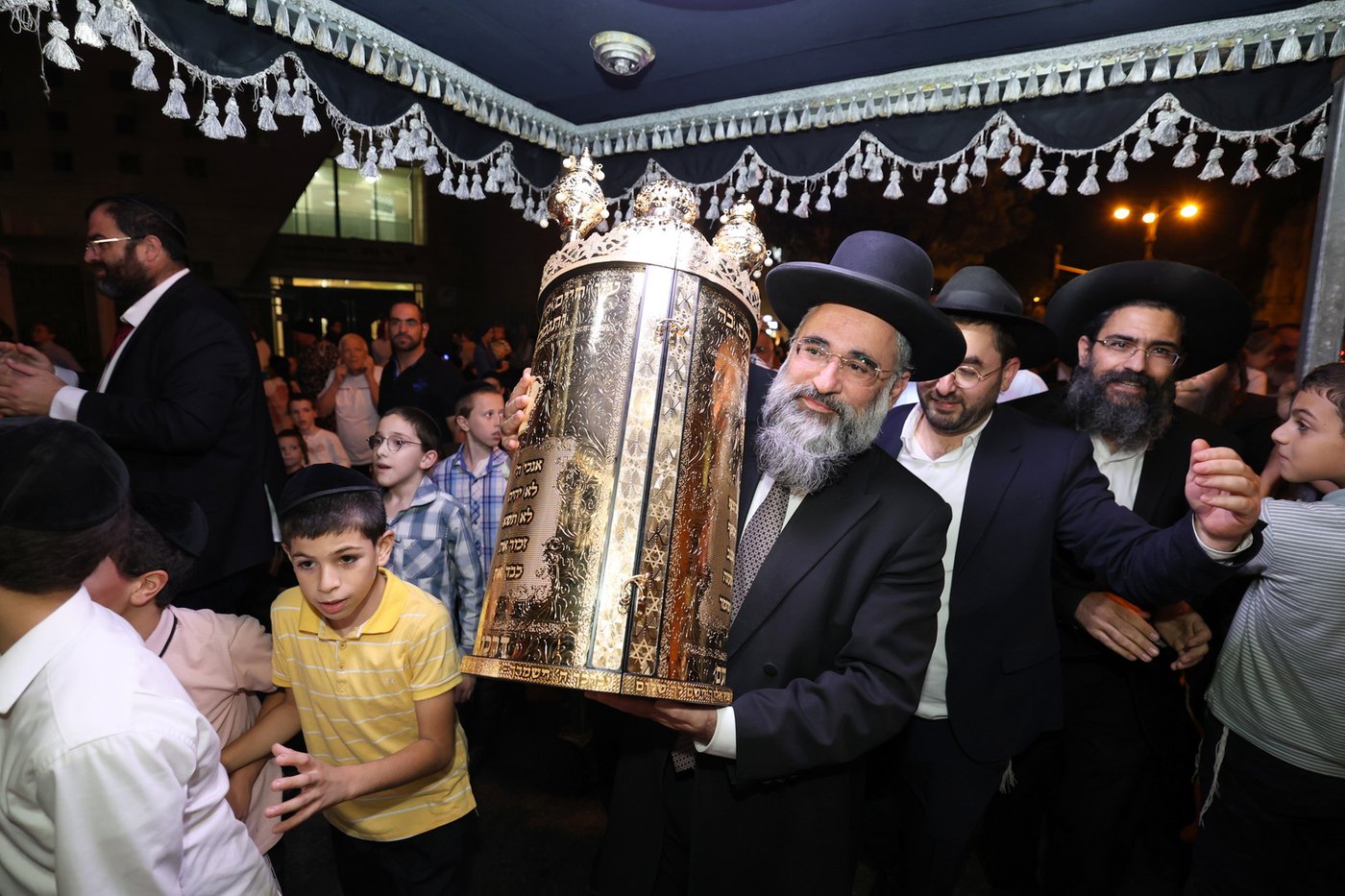 הכנסת ס"ת לקהילת 'חזון יוסף'