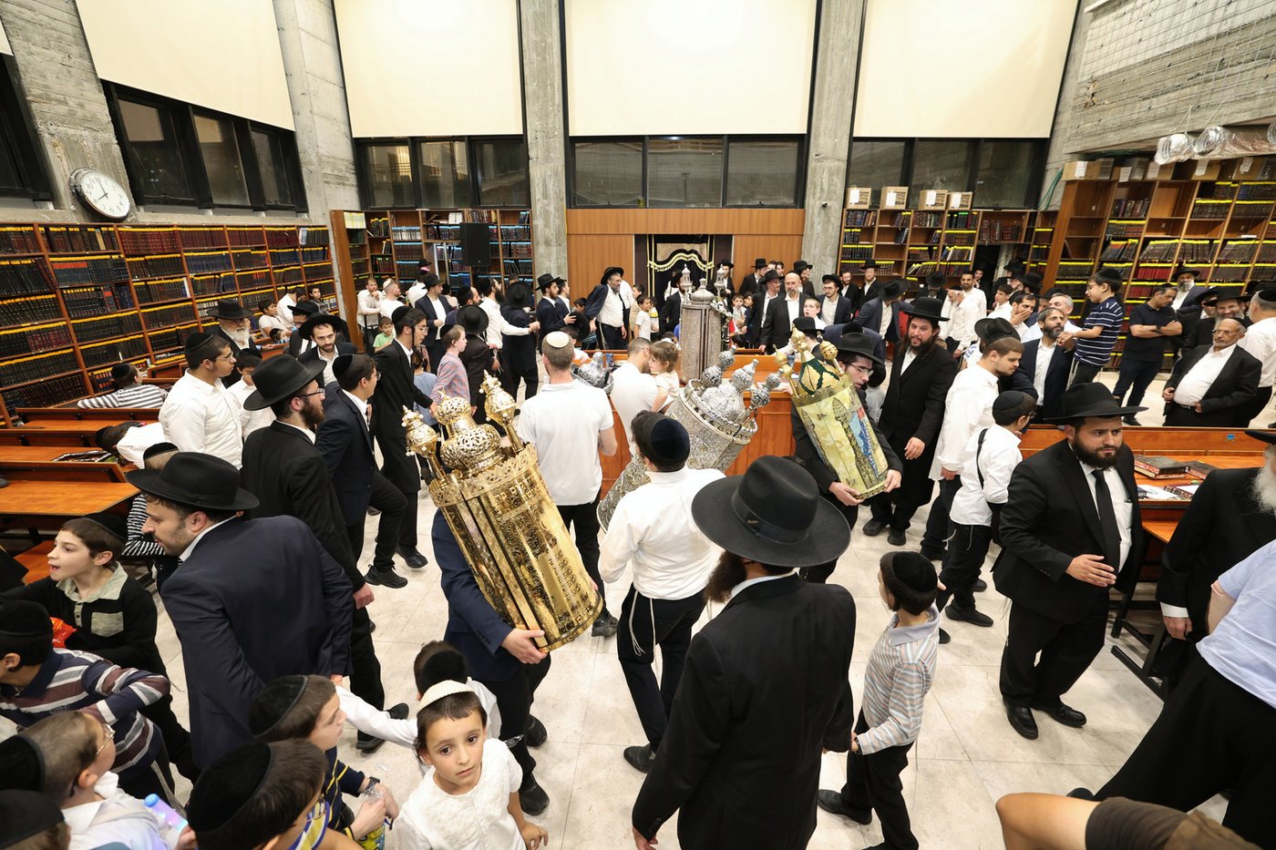 הכנסת ס"ת לקהילת 'חזון יוסף'