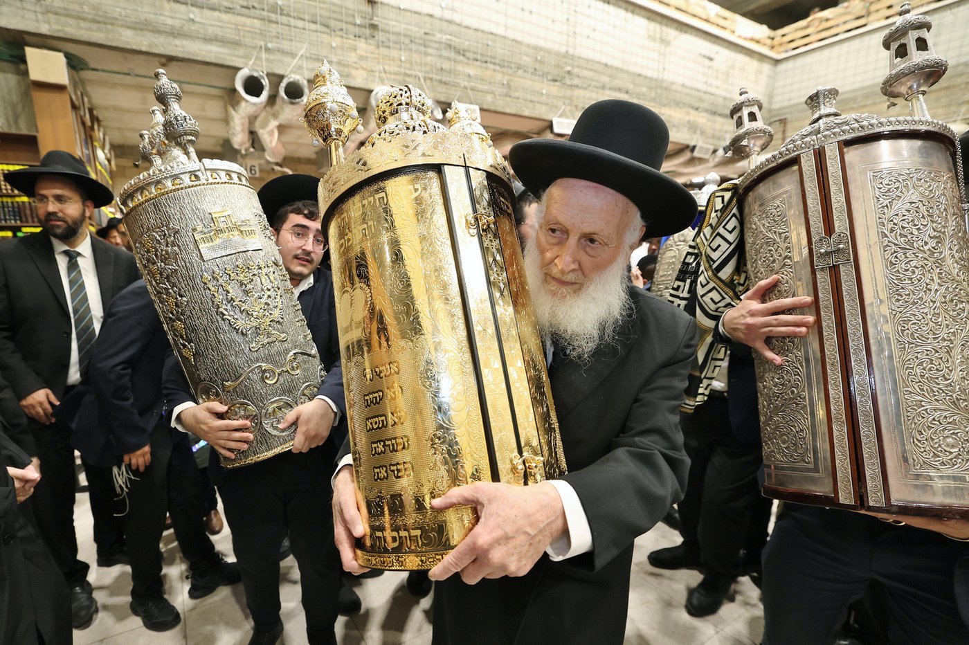 הכנסת ס"ת לקהילת 'חזון יוסף'