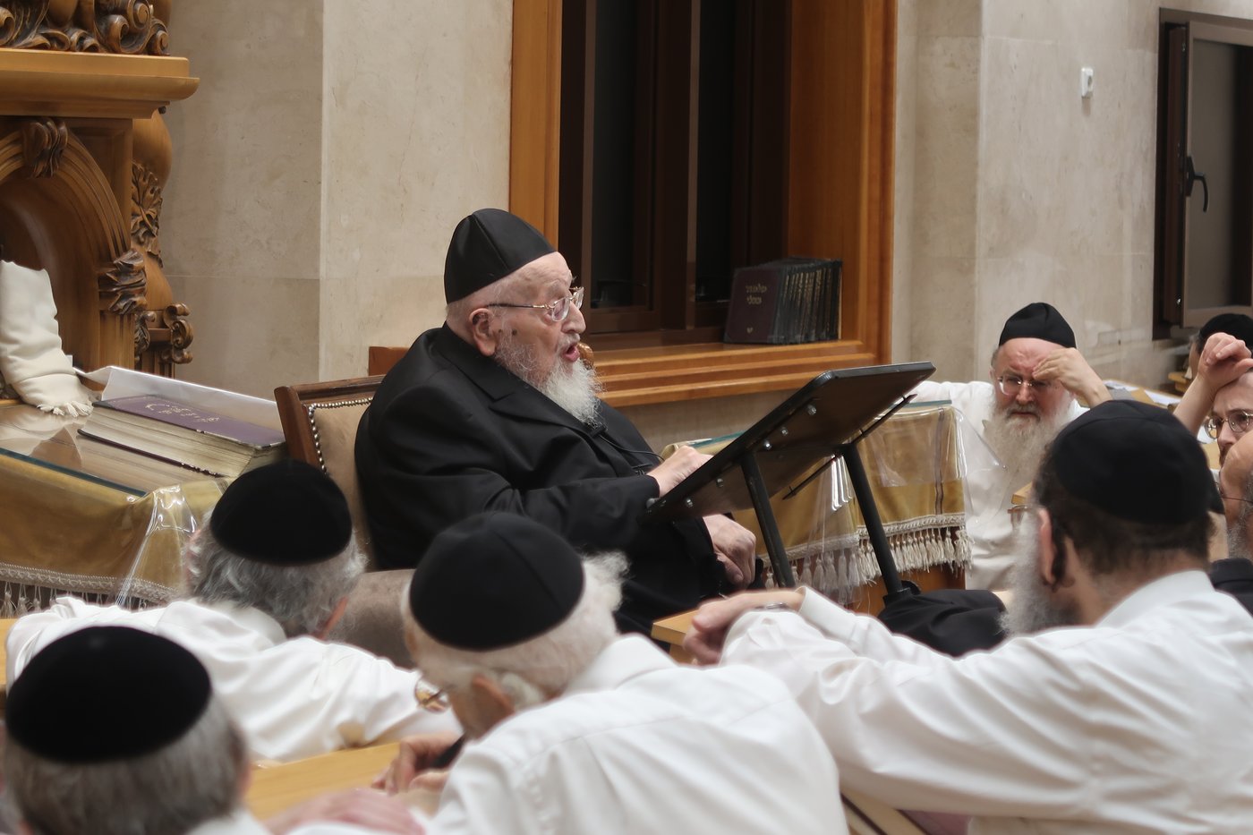 הילולת הגראמ"מ שך אצל חתנו הגרמ"צ ברגמן