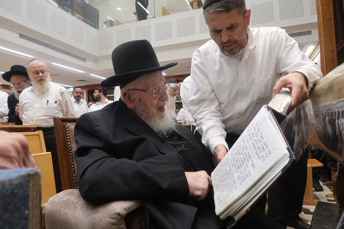 הילולת הגראמ"מ שך אצל חתנו הגרמ"צ ברגמן