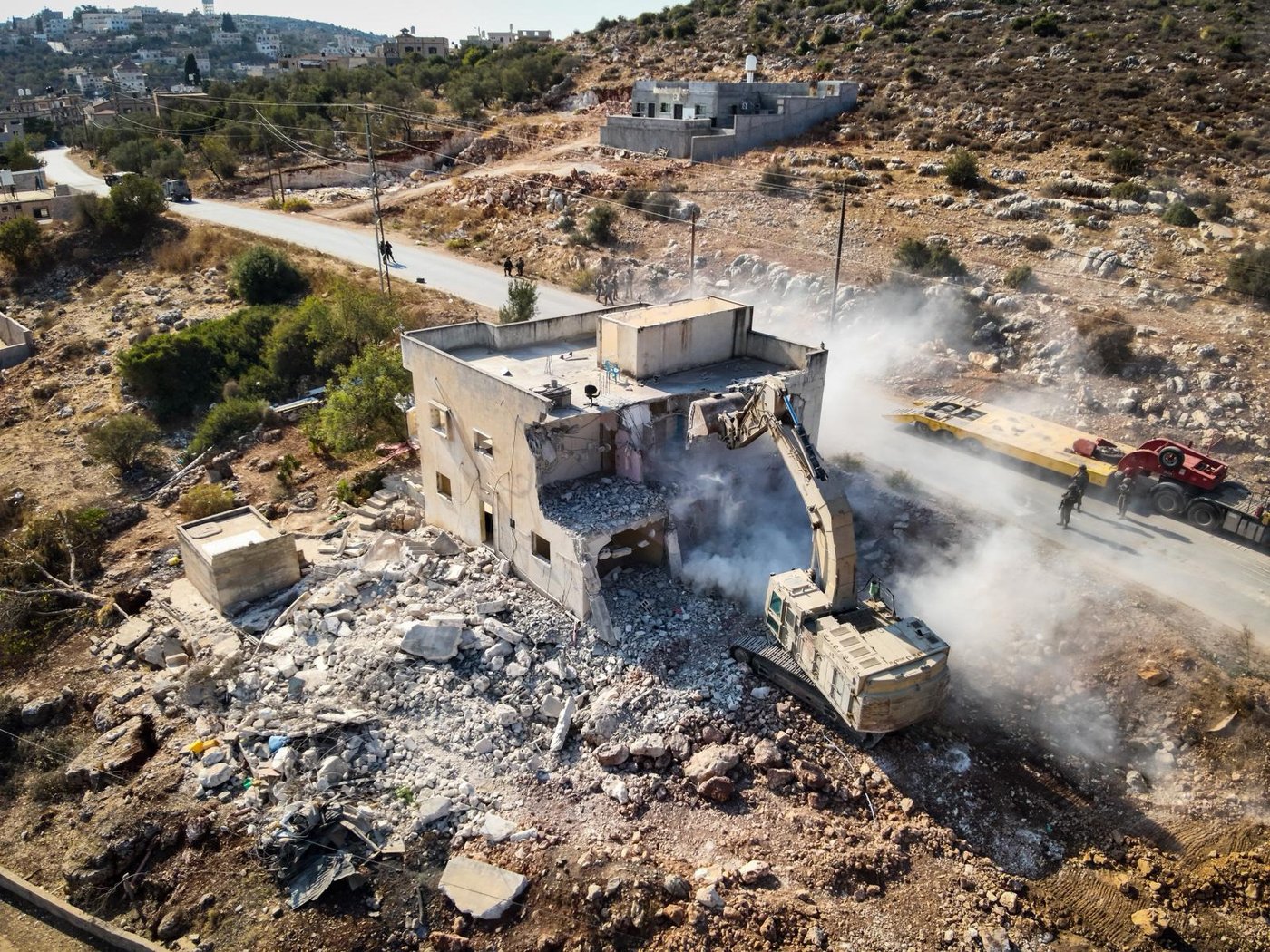 תיעוד: ה-D9 עלה על הבית - והשמיד עד עפר | כך נהרס בית רוצחה של צאלה גז הי"ד