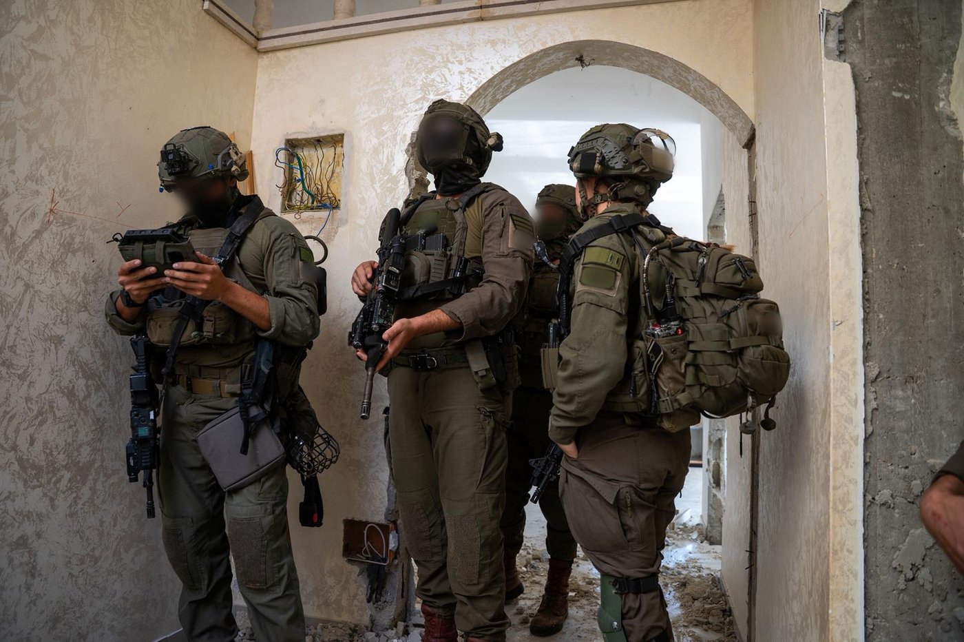 תיעוד: ה-D9 עלה על הבית - והשמיד עד עפר | כך נהרס בית רוצחה של צאלה גז הי"ד