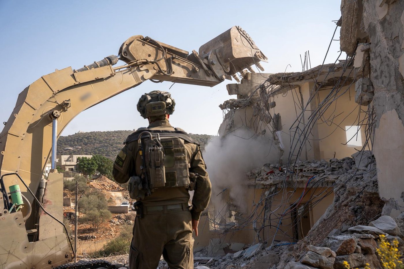 תיעוד: ה-D9 עלה על הבית - והשמיד עד עפר | כך נהרס בית רוצחה של צאלה גז הי"ד