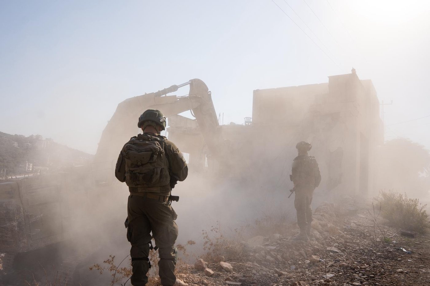 תיעוד: ה-D9 עלה על הבית - והשמיד עד עפר | כך נהרס בית רוצחה של צאלה גז הי"ד