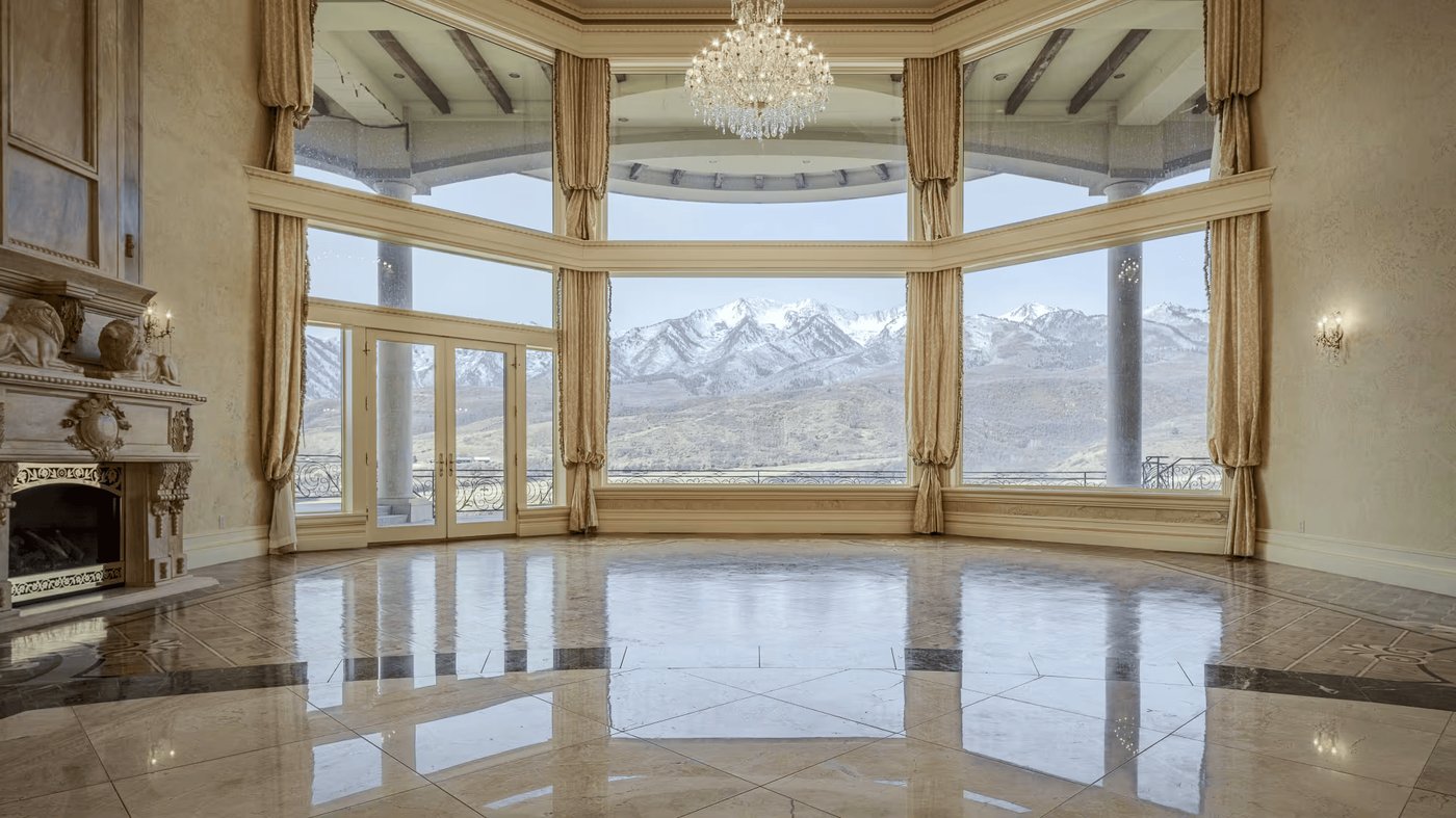 נוף ההרי עוצר נשימה מהסלון