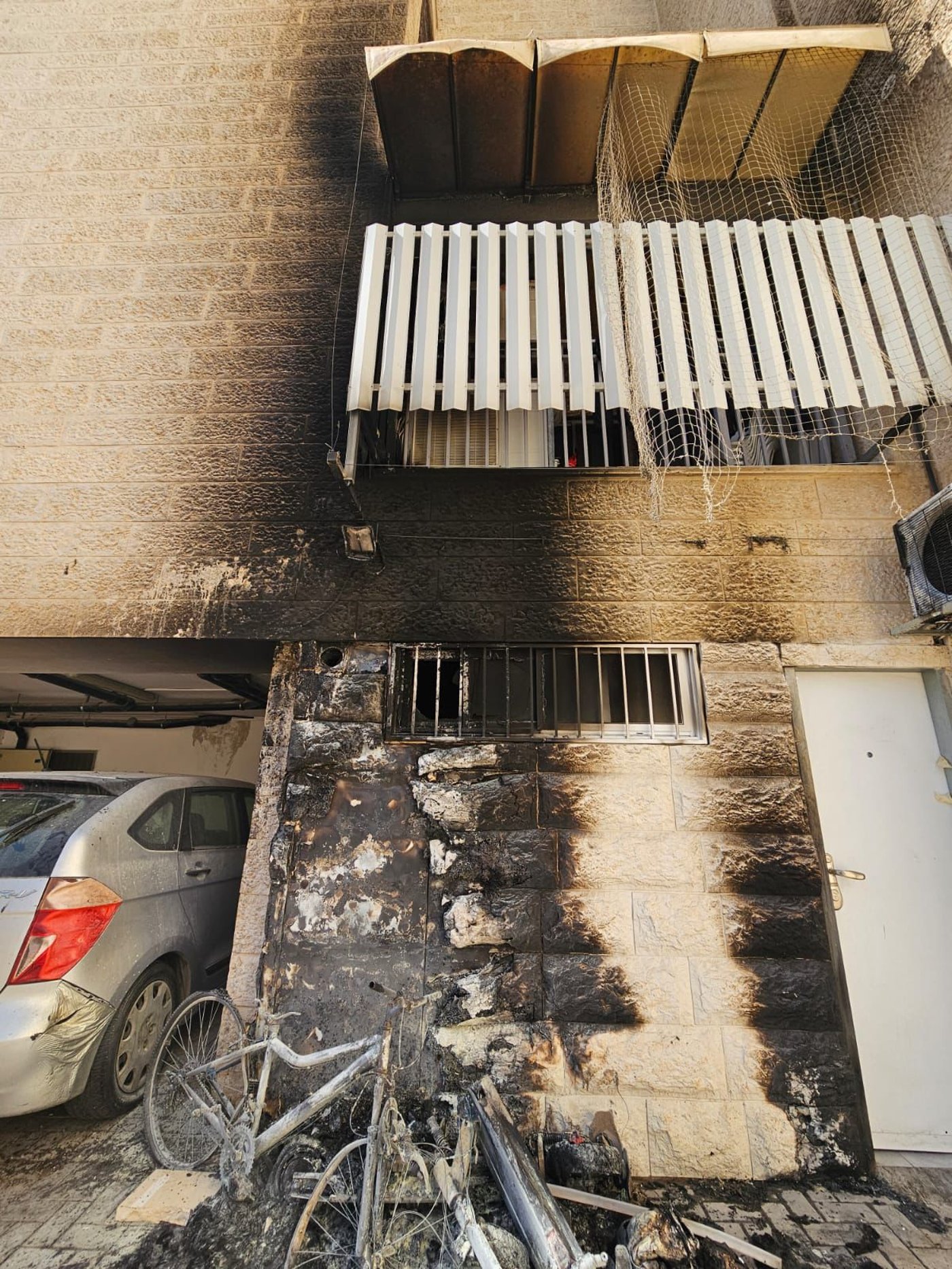 הבניין שהוצת