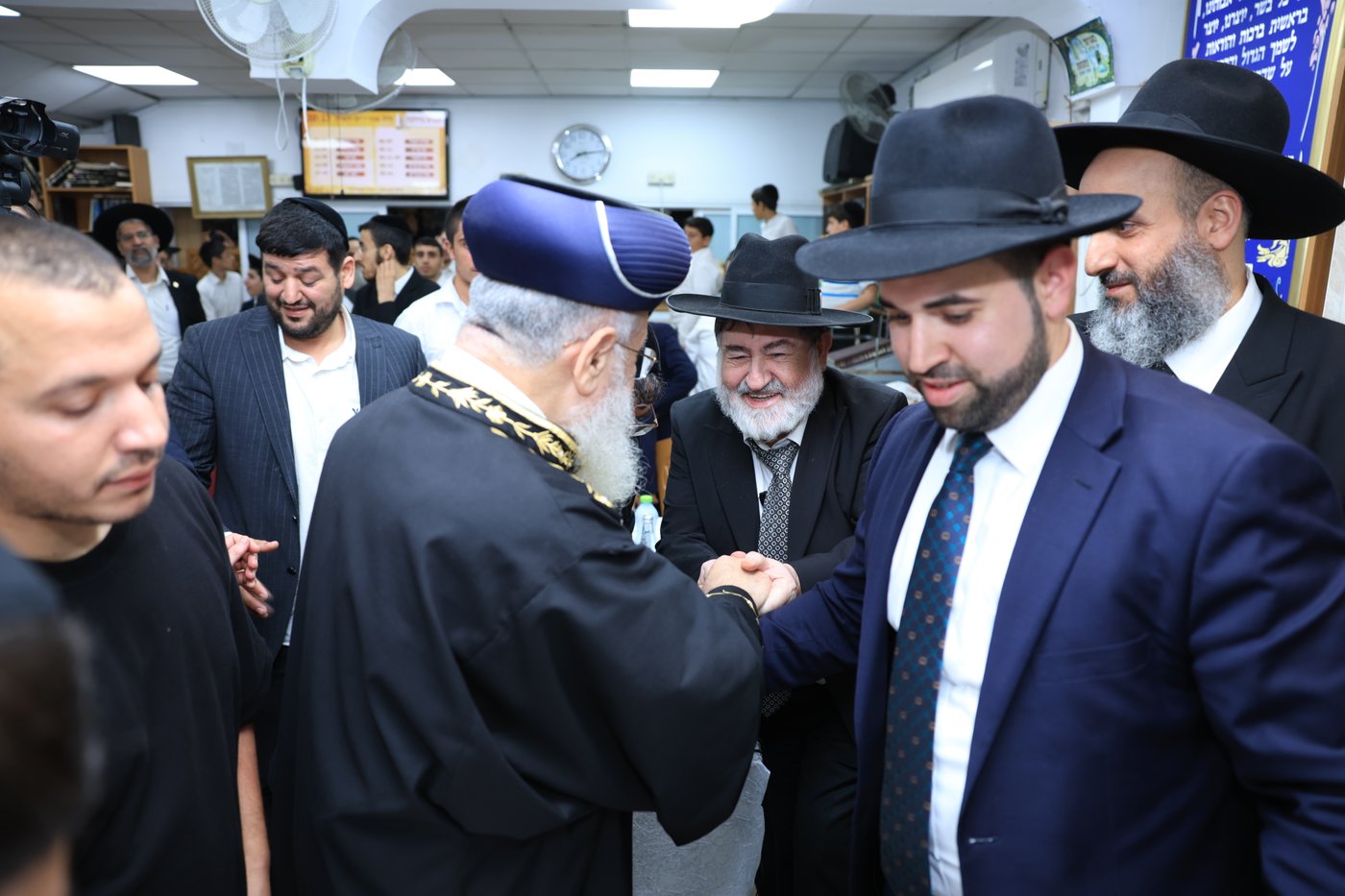 הראשל"צ הגר"י יוסף בבית הכנסת "חסדי עובדיה"