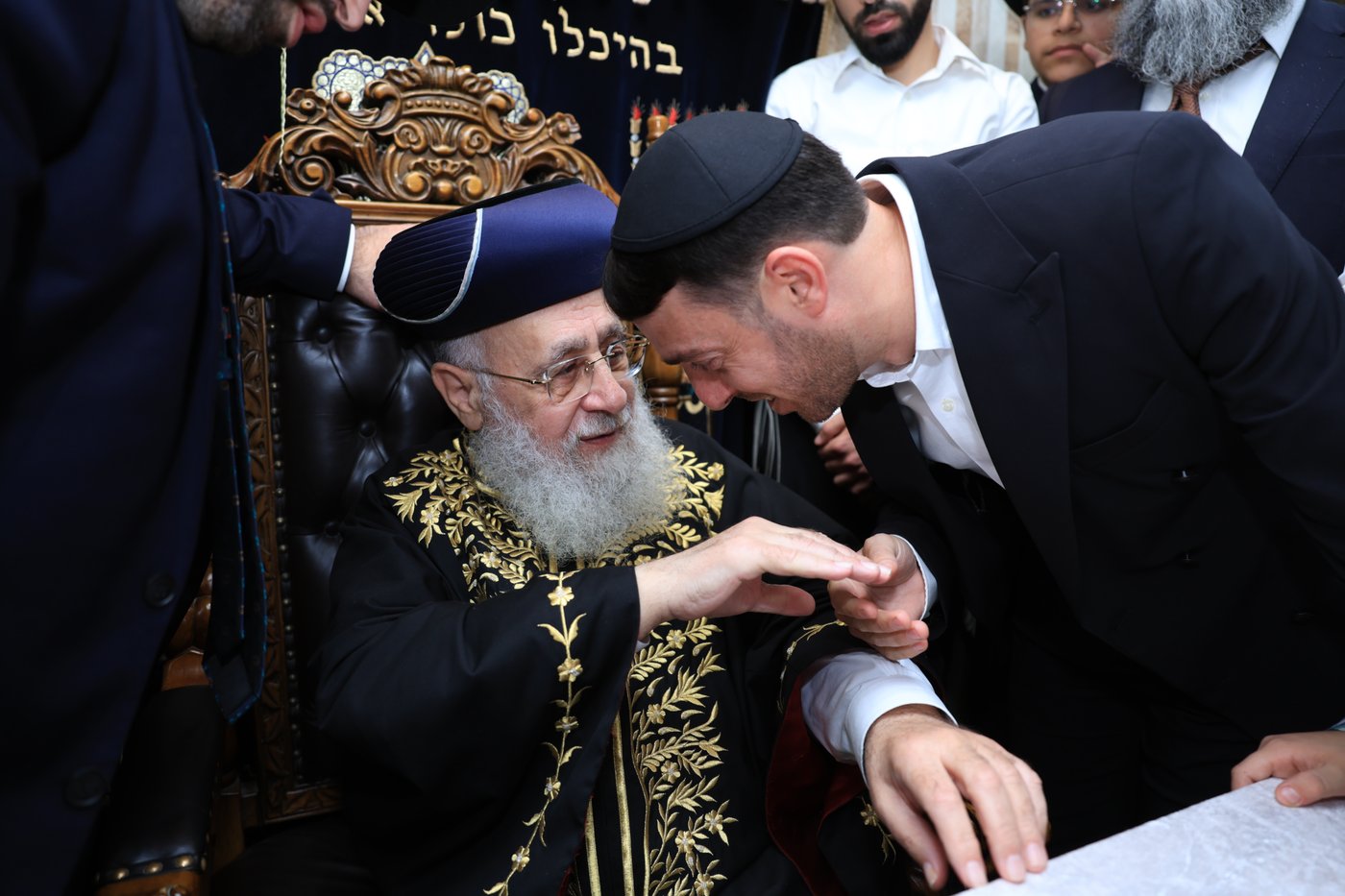 הראשל"צ הגר"י יוסף בבית הכנסת "חסדי עובדיה"