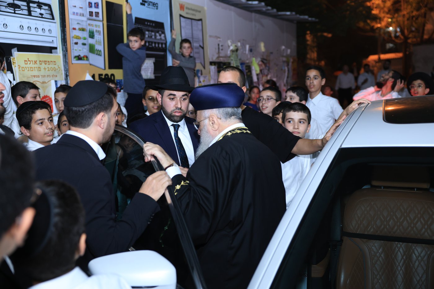 הראשל"צ הגר"י יוסף בבית הכנסת "חסדי עובדיה"