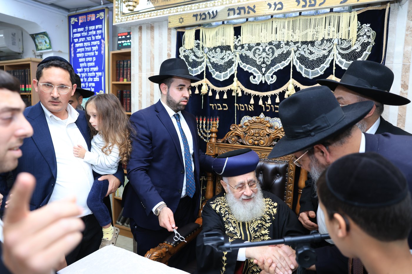 הראשל"צ הגר"י יוסף בבית הכנסת "חסדי עובדיה"