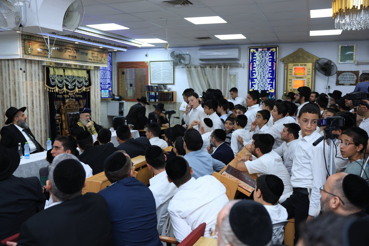 הראשל"צ הגר"י יוסף בבית הכנסת "חסדי עובדיה"