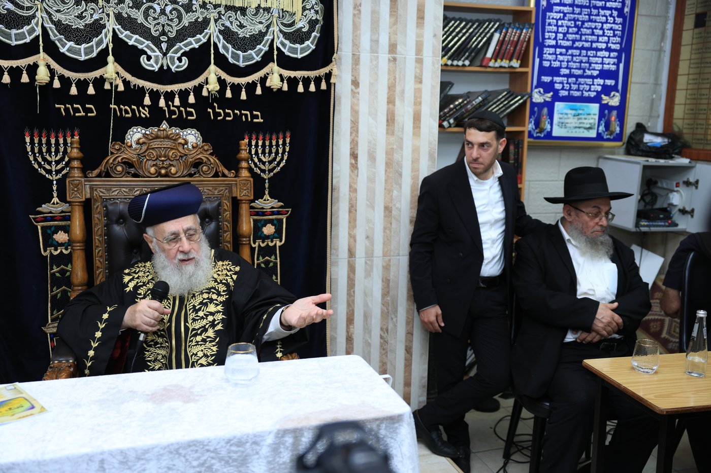 הראשל"צ הגר"י יוסף בבית הכנסת "חסדי עובדיה"