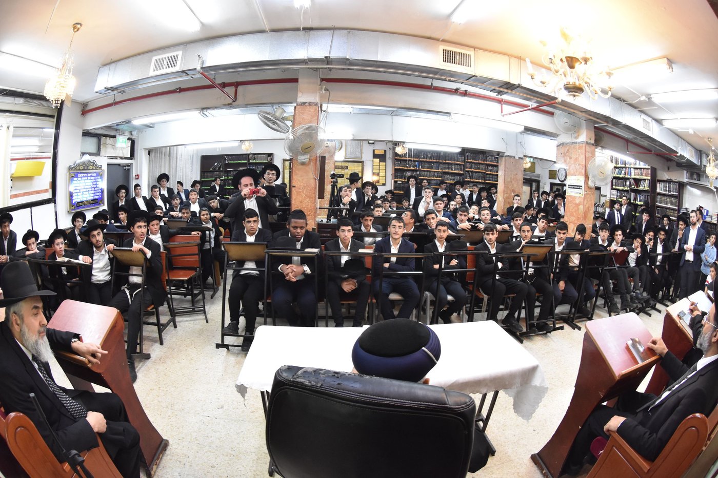 הראשל"צ הגר"י יוסף בביקור בישיבת "אורחות התלמוד"