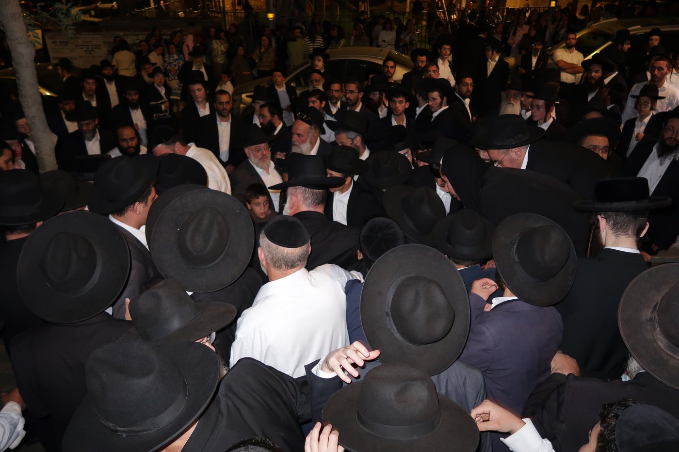 מסע הלויית הגאון רבי שאול צדקה זצ"ל