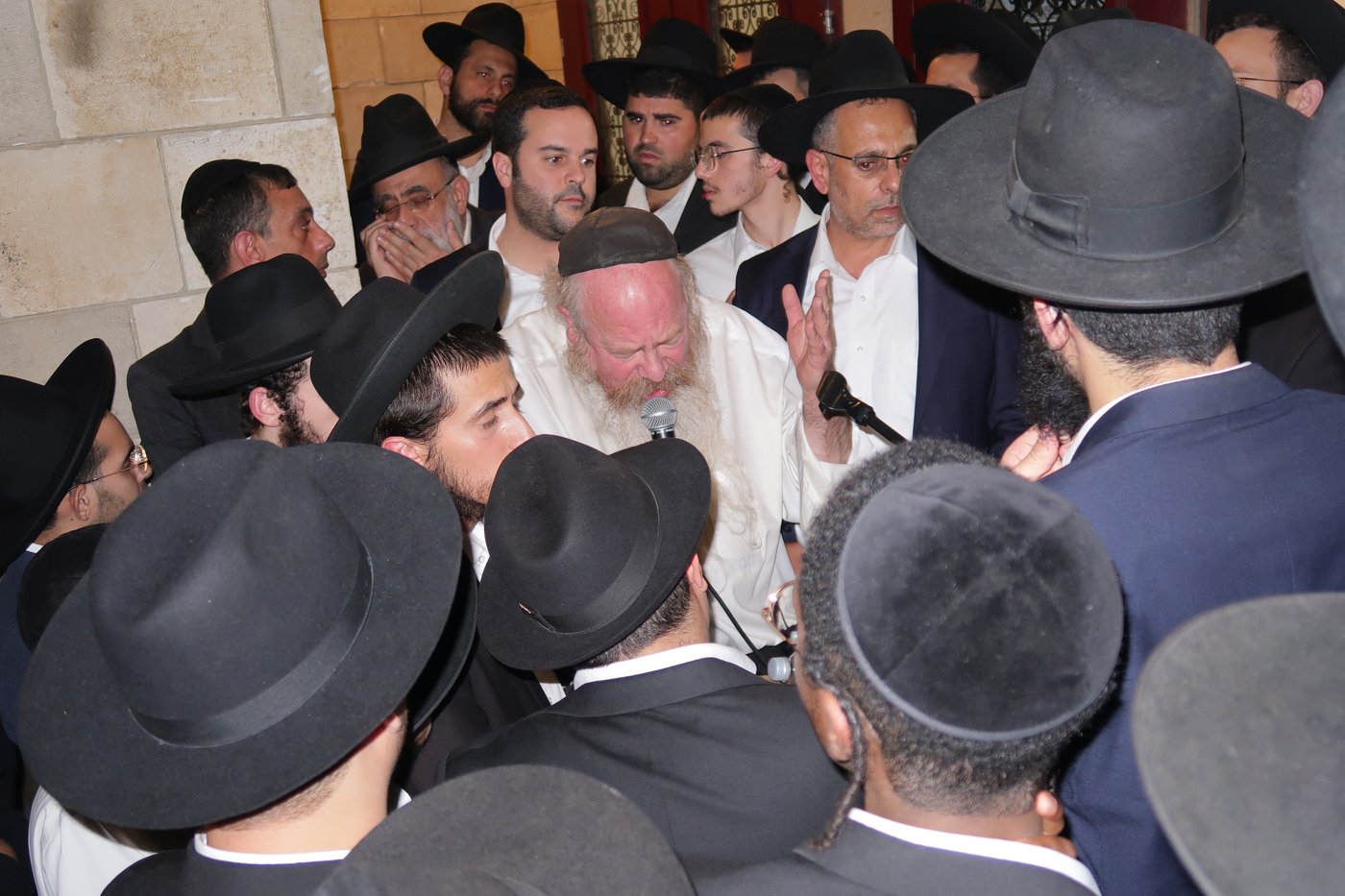 מסע הלויית הגאון רבי שאול צדקה זצ"ל