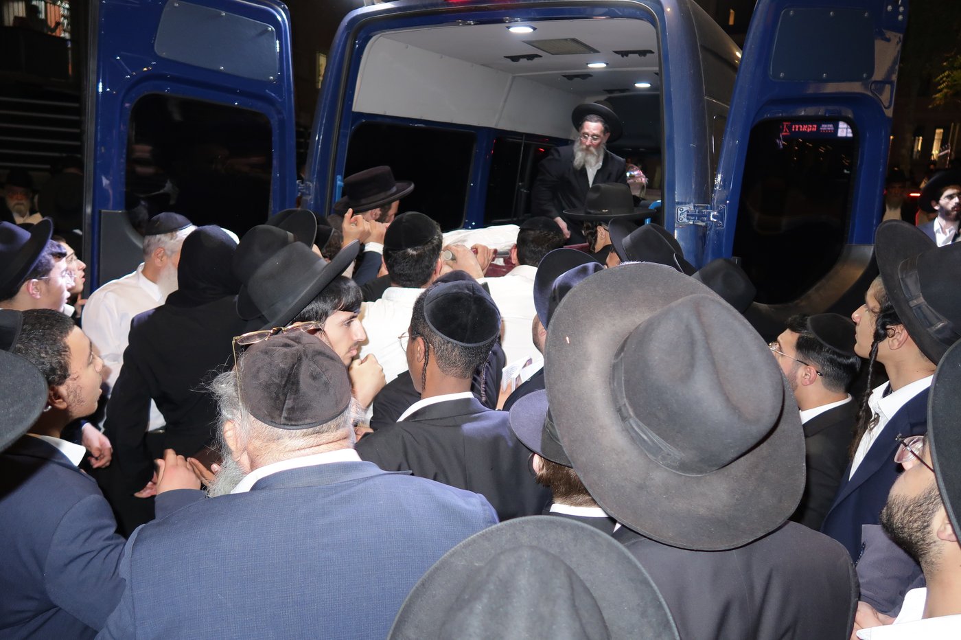 מסע הלויית הגאון רבי שאול צדקה זצ"ל