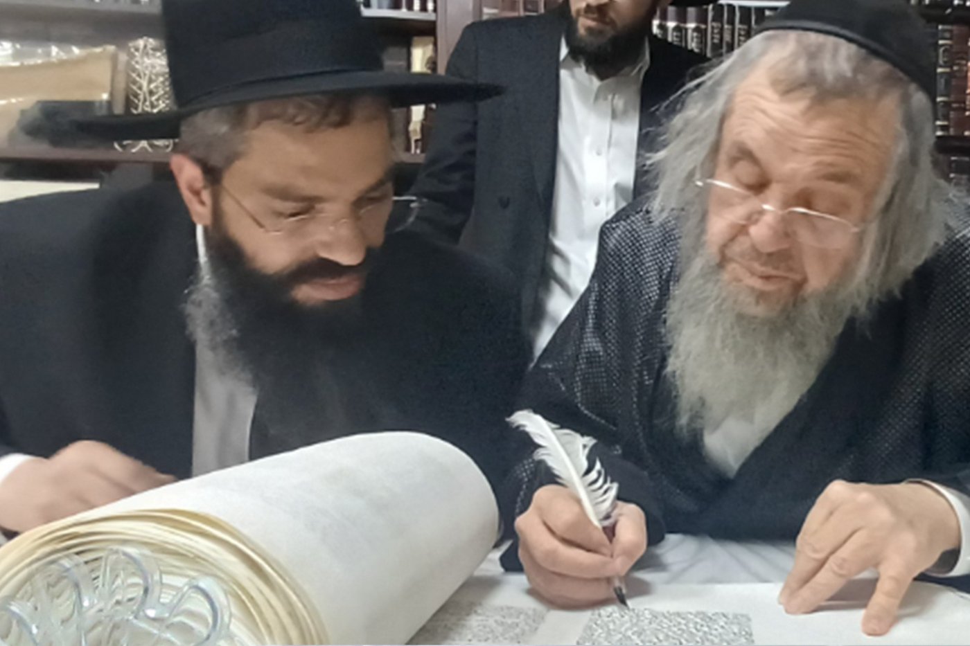  הכנסת ס"ת לישיבת 'אהל תורה'