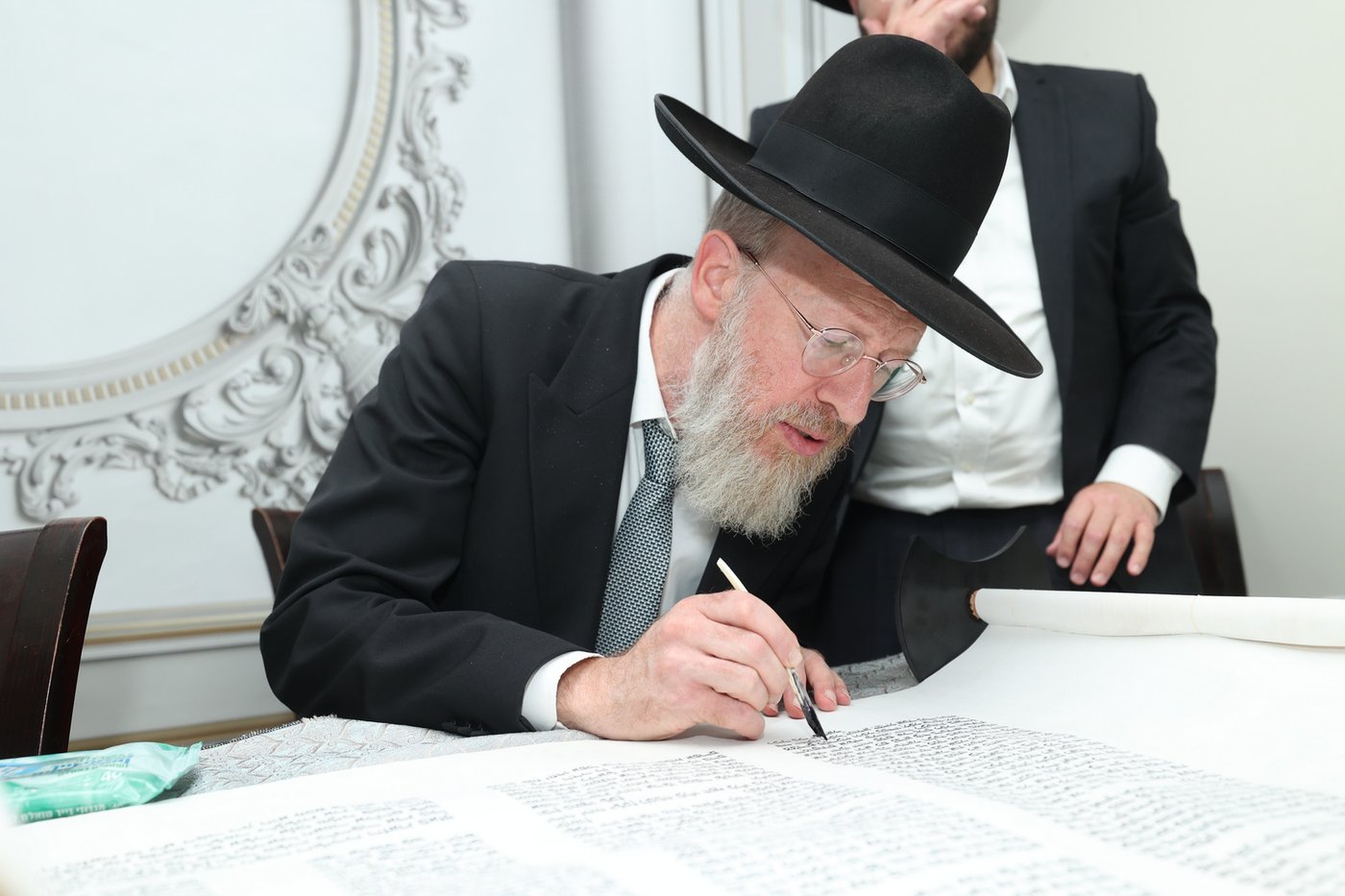  הכנסת ס"ת לישיבת 'אהל תורה'