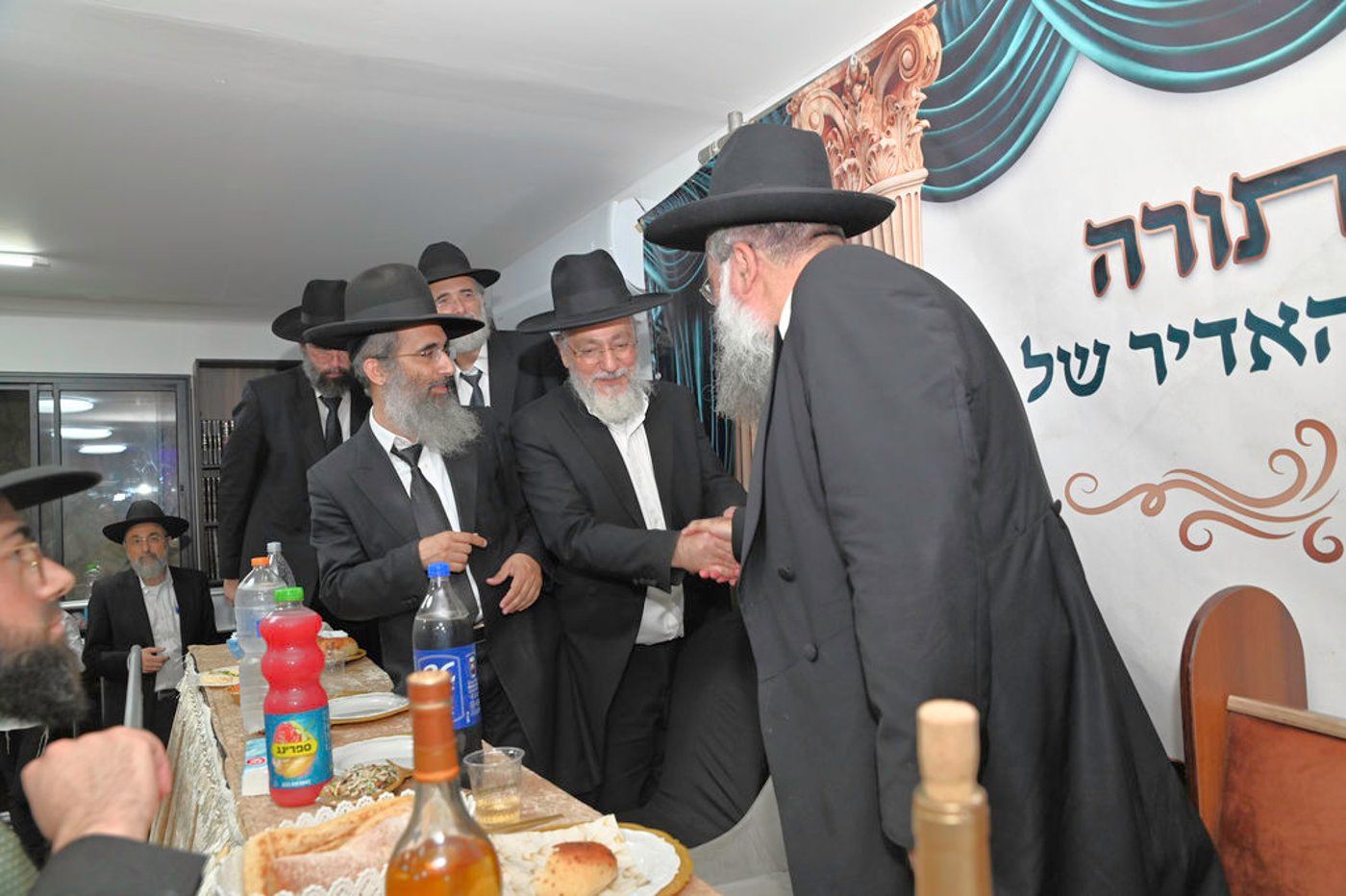 הכנסת ס"ת והכתרת רבי אהרן טולידאנו לרב קהילת אברכים ברכסים