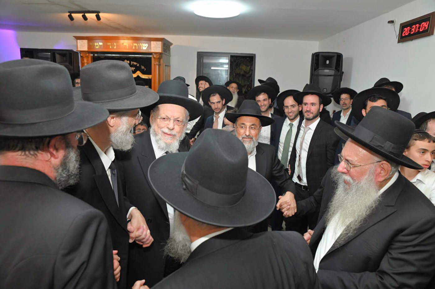 הכנסת ס"ת והכתרת רבי אהרן טולידאנו לרב קהילת אברכים ברכסים