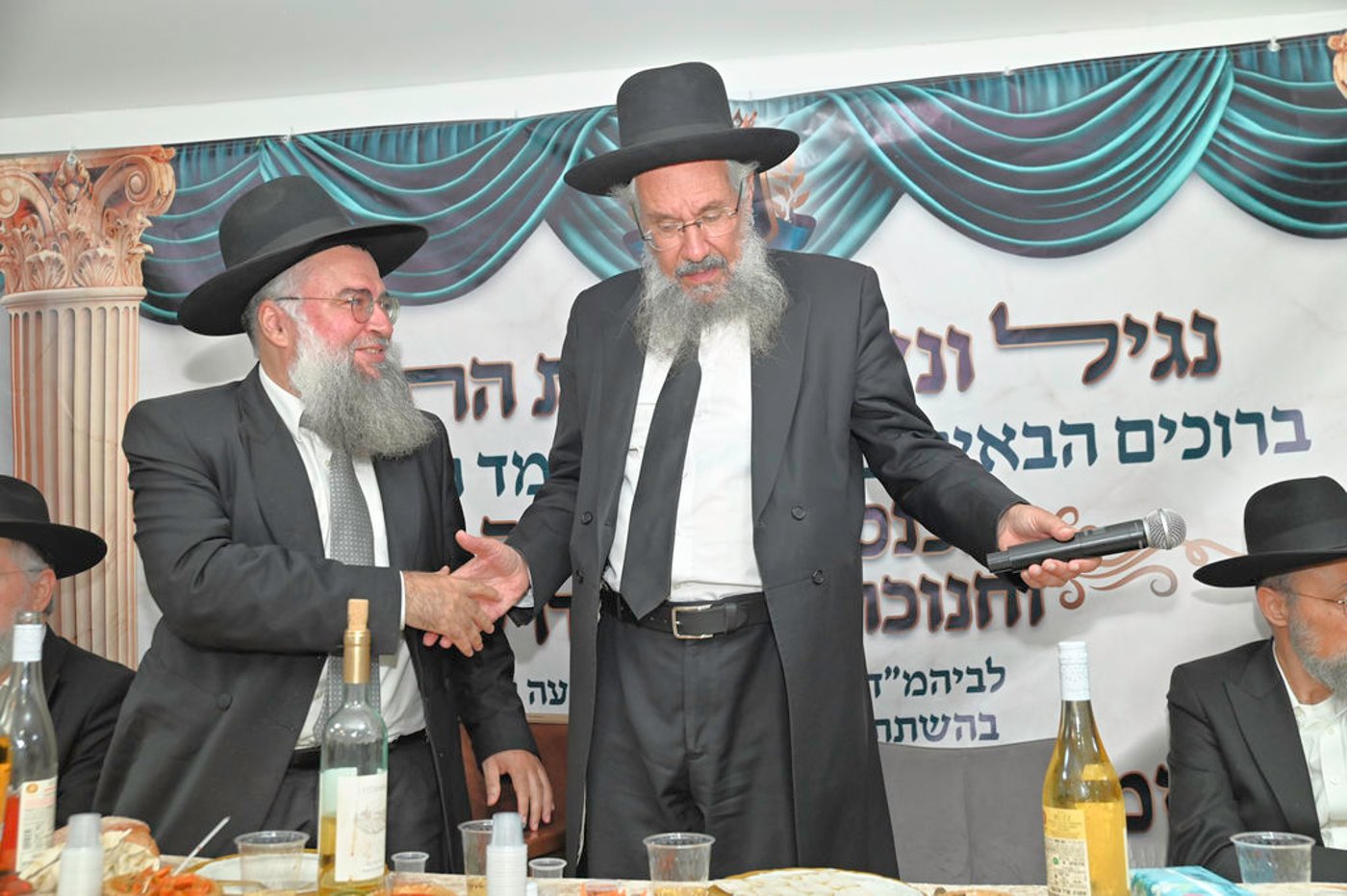 הכנסת ס"ת והכתרת רבי אהרן טולידאנו לרב קהילת אברכים ברכסים