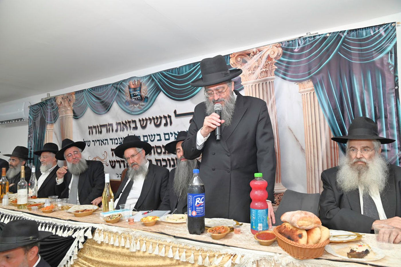 הכנסת ס"ת והכתרת רבי אהרן טולידאנו לרב קהילת אברכים ברכסים