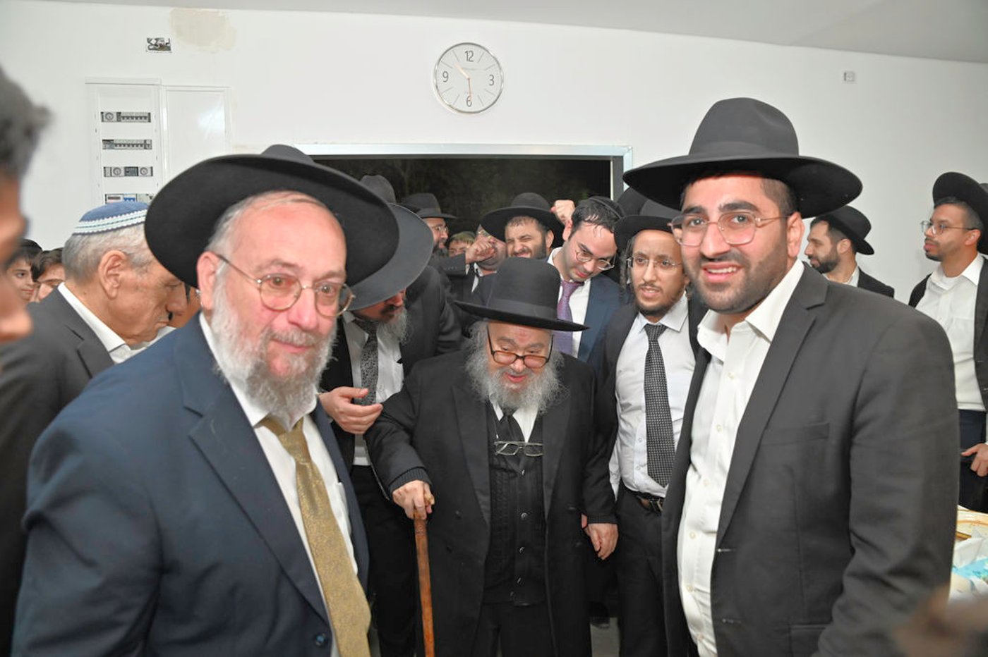 הכנסת ס"ת והכתרת רבי אהרן טולידאנו לרב קהילת אברכים ברכסים