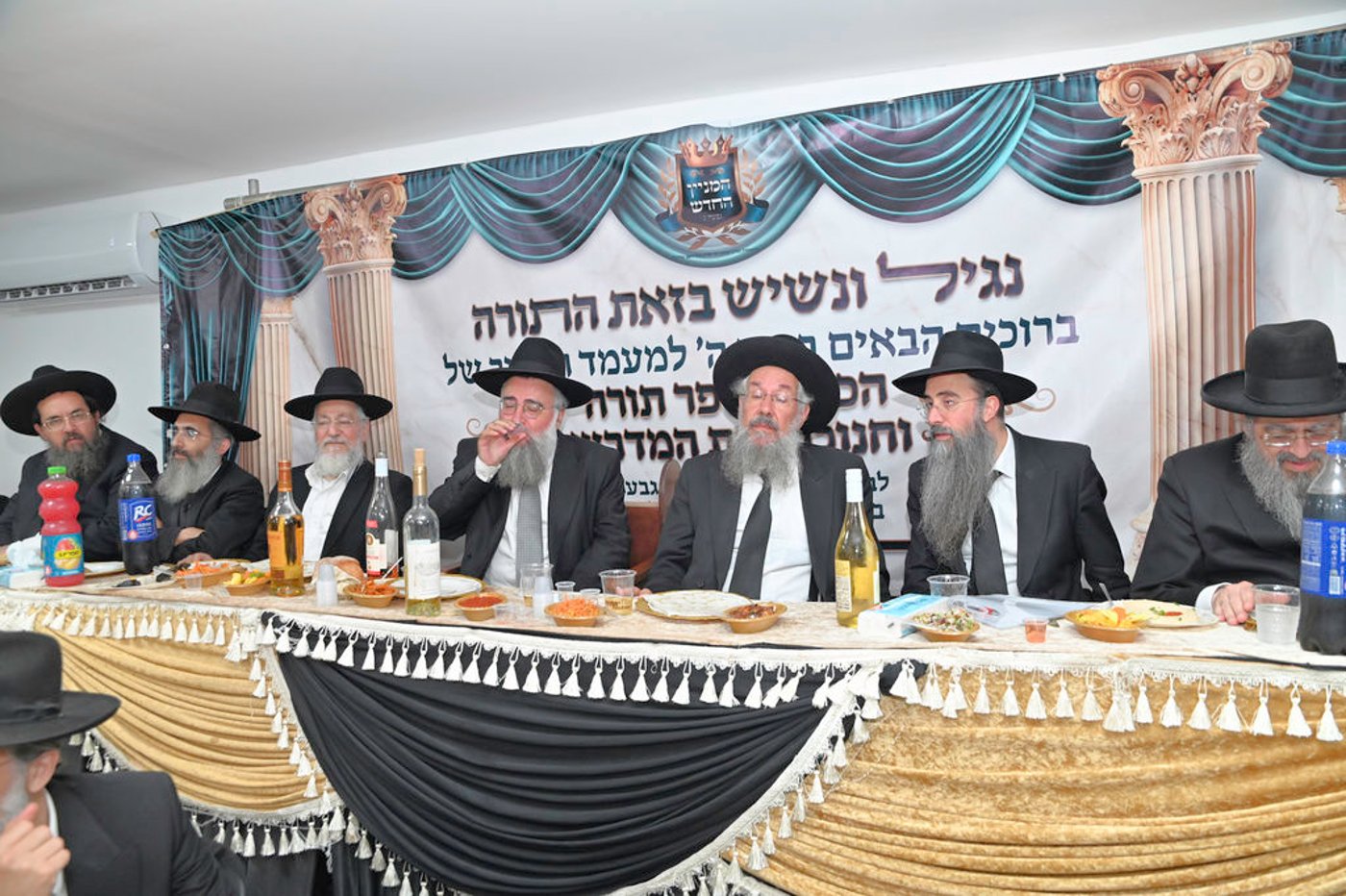 הכנסת ס"ת והכתרת רבי אהרן טולידאנו לרב קהילת אברכים ברכסים