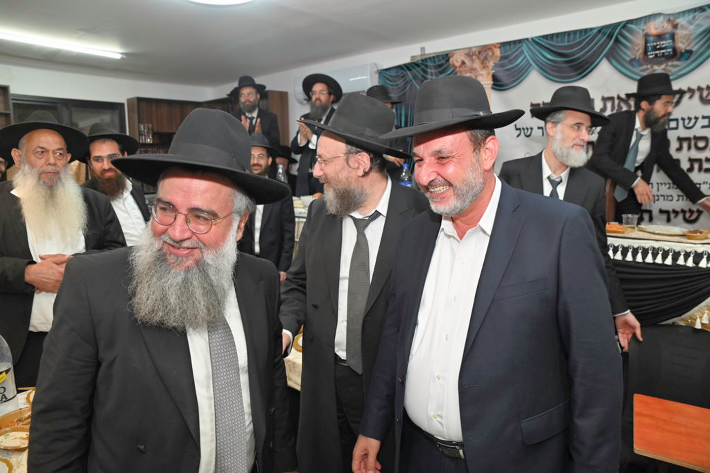 הכנסת ס"ת והכתרת רבי אהרן טולידאנו לרב קהילת אברכים ברכסים