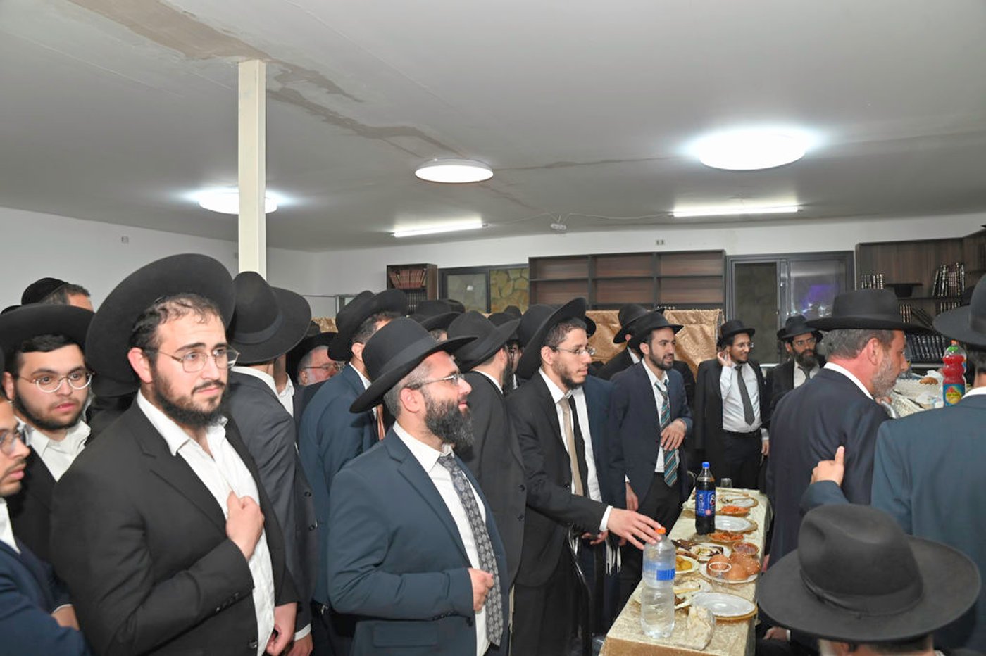 הכנסת ס"ת והכתרת רבי אהרן טולידאנו לרב קהילת אברכים ברכסים