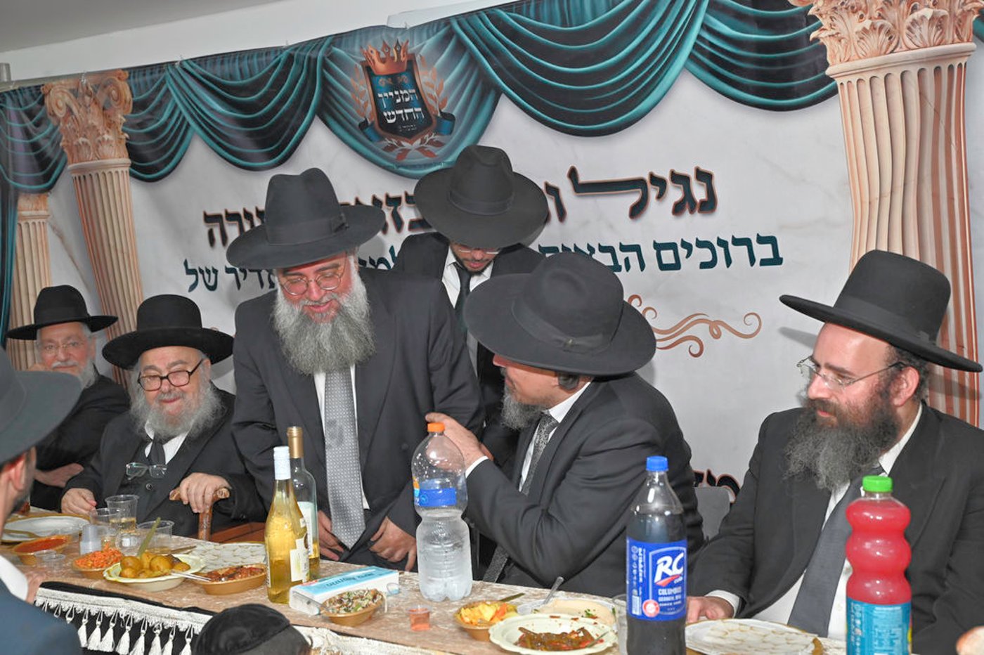 הכנסת ס"ת והכתרת רבי אהרן טולידאנו לרב קהילת אברכים ברכסים