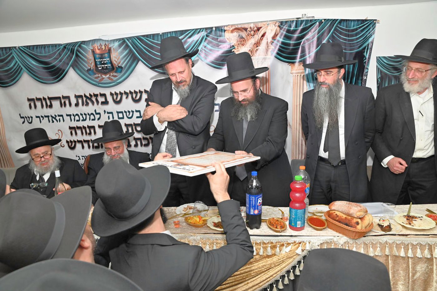 הכנסת ס"ת והכתרת רבי אהרן טולידאנו לרב קהילת אברכים ברכסים